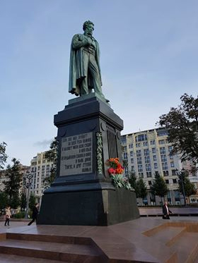 Василий Устюжанин: Отлично, Алишер! Нормально, Александр!