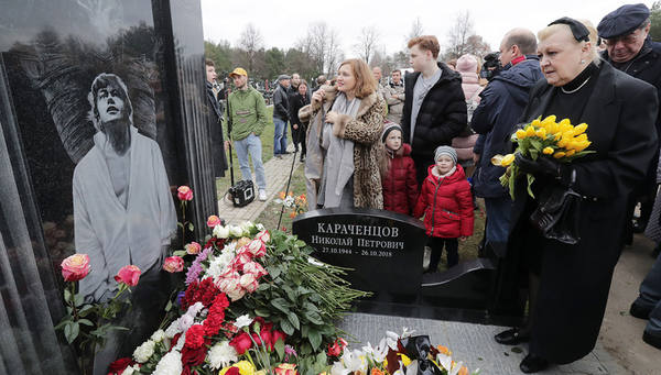 Граф Резанов застыл в граните