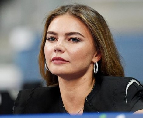Алина Кабаева прокомментировала свои «тайные роды»