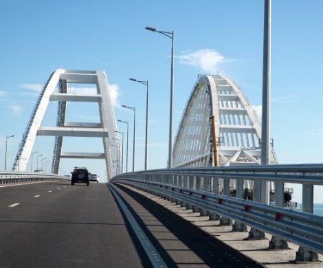 «Азов наш»: Киев готовится уничтожить Крымский мост?