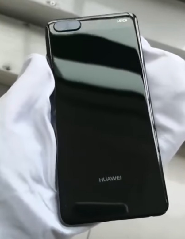 Безрамочный Huawei P20 с тройной камерой показали на видео