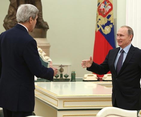Bloomberg сообщил, о чем беседовали Керри и Путин