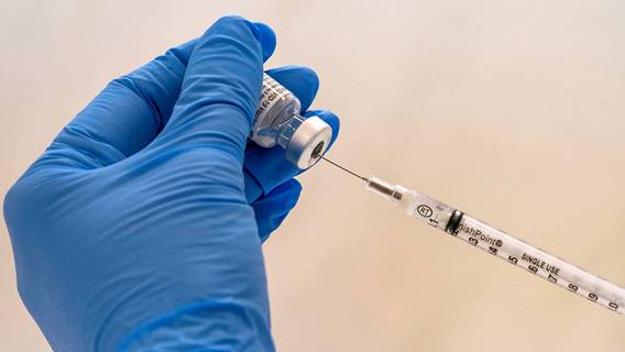 Более трети жителей Лондона еще не вакцинировались