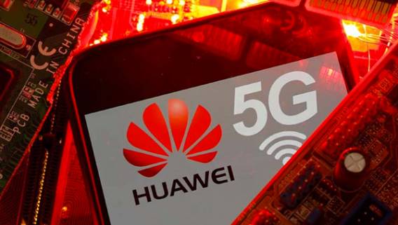 Болсонару рассматривает возможность запрета Huawei в национальной сети 5G, сообщил член кабинета