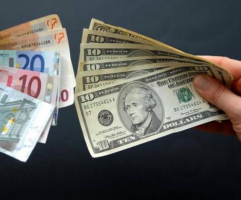 Бороться с валютными спекулянтами будут три ведомства