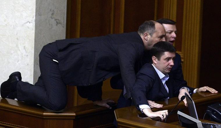 Диагноз политике не помеха