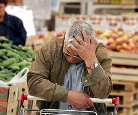 Дожили: россиянам начнут продавать еду в кредит