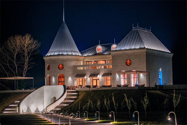 Едем в Кахетию: оранжевое вино и грузинский фьюжн на курорте Lopota Lake & Resort