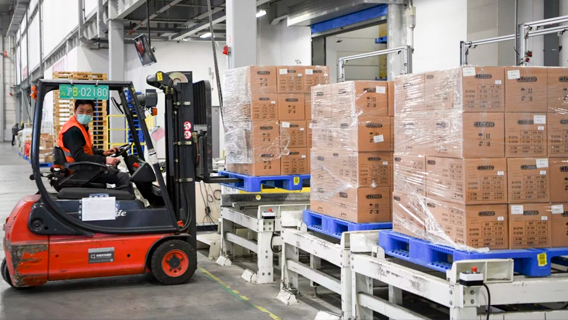 Фонд основателя Alibaba пожертвовал США наборы для тестирования и медицинские маски для защиты от коронавируса