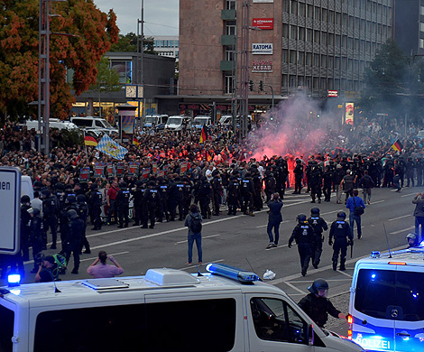 Германию охватили антимигрантские митинги