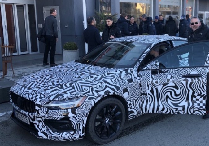 Глава Volvo опубликовал фото прототипа седана S60 в сети