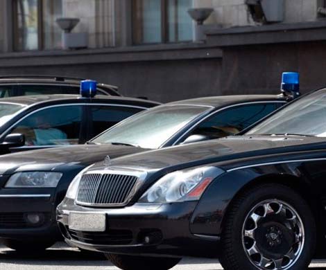 Госкомпаниям запретят покупать импортные автомобили и оборудование