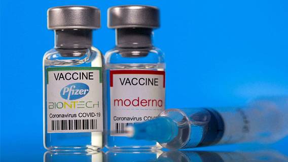 Исследование выявило, что эффективность вакцины компаний Pfizer и BioNTech снижается по истечении полу года