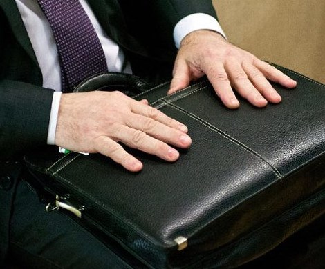Какие ваши пенсии: чиновникам деньги, рядовым гражданам - стаж