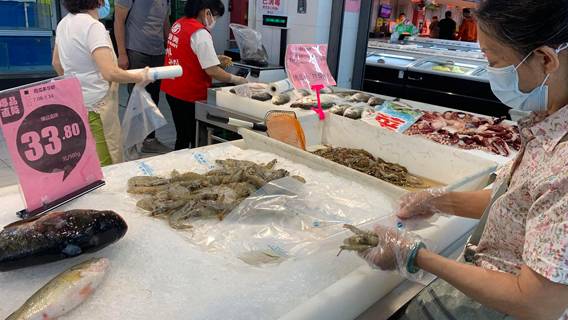 Китай приостановил импорт замороженных продуктов от компаний с выявленными случаями заражения