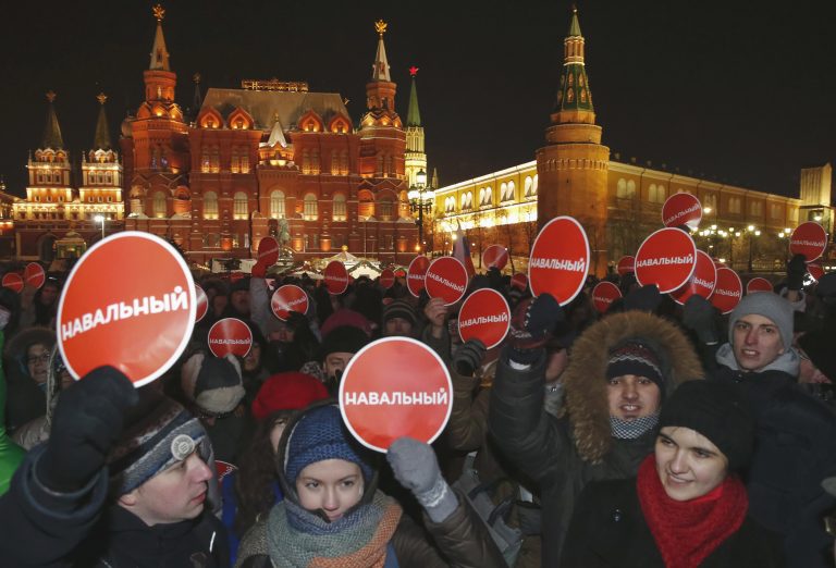 Кремль выставил против Навального кумиров молодежи