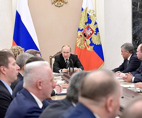 «Людям нужен результат»: Путин жестко распек правительство Медведева