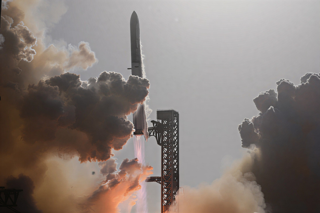 Маск потерял статус триллионера: SpaceX отчитывается на фоне падения акций вдвое
