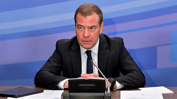 Медведев потребовал доверять бизнесу