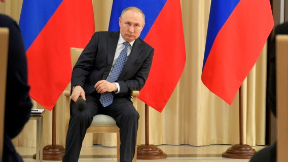 Михаил Хазин: Путину во избежание катастрофы необходимо менять политику