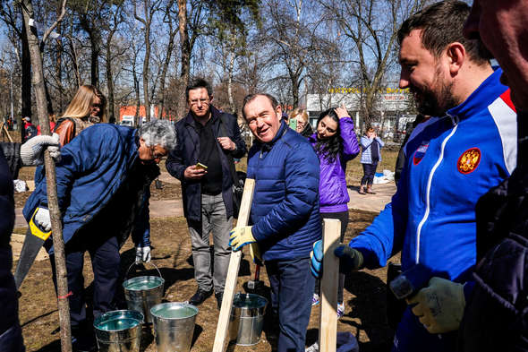 Мэрский PR вокруг двух бумажек на берегу пруда