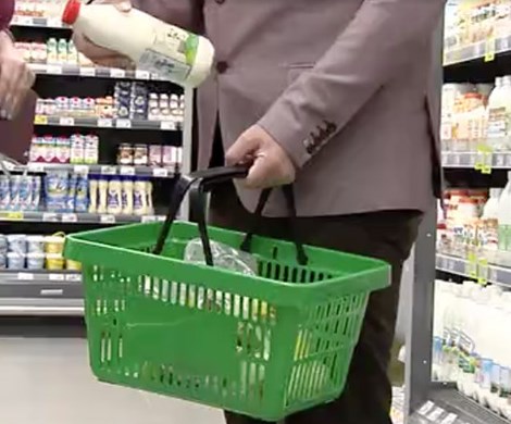 Никакой колбасы, свечи вместо ламп, игрушки из печенья: ТВ снова цинично учит россиян жизни