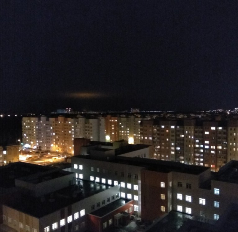 НЛО или Бэтмен: в небе над Воронежем сняли на фото странное свечение