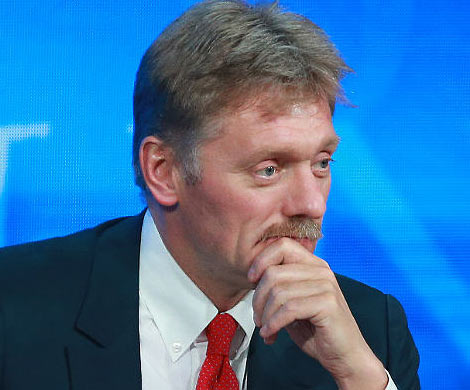 Песков опроверг планы получить от Белых показания на Навального