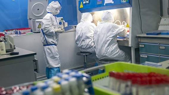 По словам бывшего главы CDC, «наиболее вероятная» причина появления коронавируса в том, что он «покинул» лабораторию