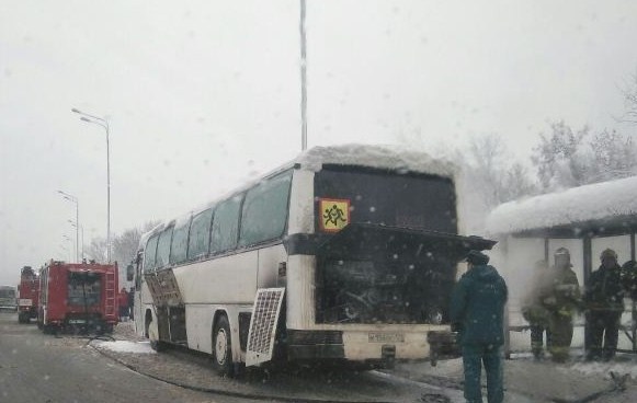 Под Балашихой загорелся автобус с юными хоккеистами