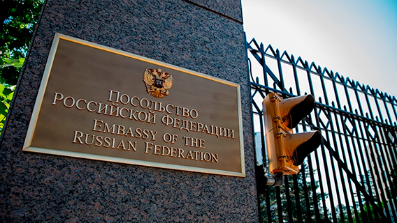 Посольство России опровергло отказ в визе сенатору США