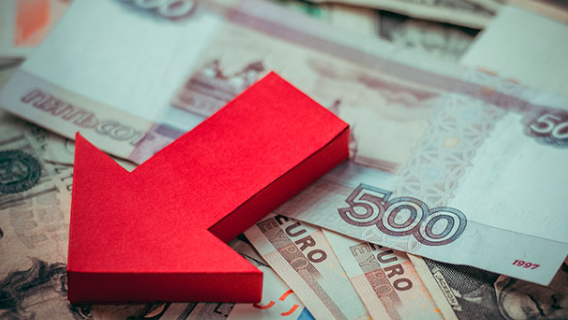 Повышение цен и девальвация рубля: эксперт предрек экономические потрясения в РФ