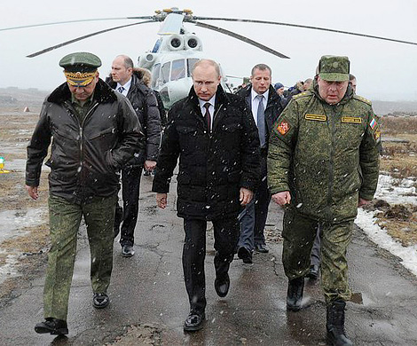 Путин приказал завершить военные учения в Западном округе
