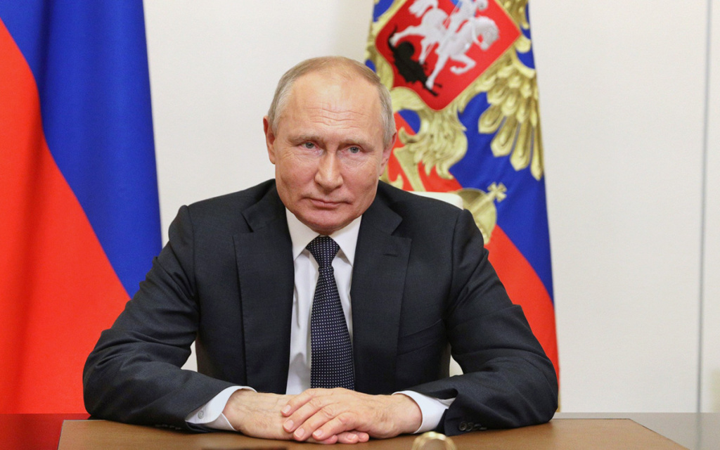 Путин призвал химическую отрасль перейти от сырья к высоким технологиям