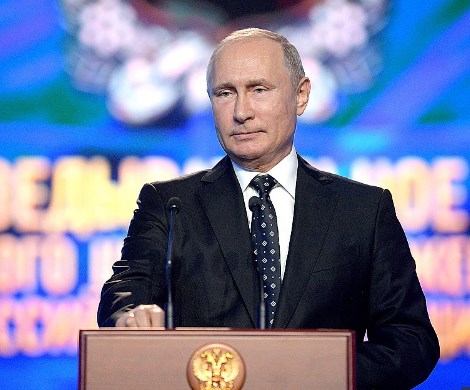 Путин простил россиянам долги по налогам