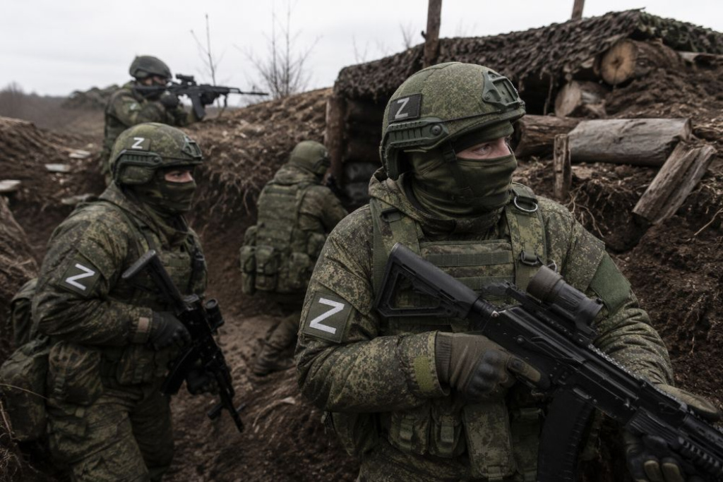 Российские военные сжимают кольцо окружения в Волчанском котле