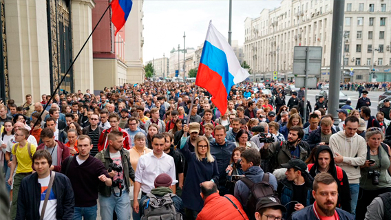 Россиянам разрешили митинговать у органов власти