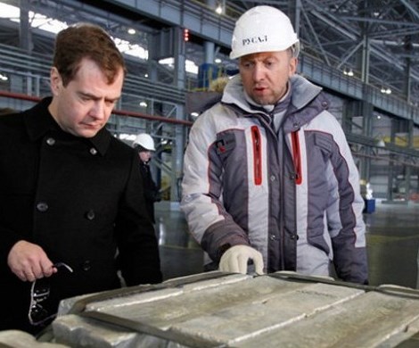«Россию планомерно отдают англосаксам»: Зюганов сделал откровенное заявление