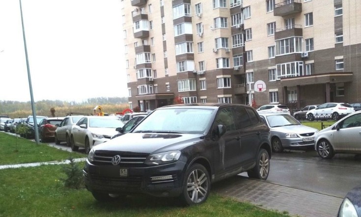 Ростовчане отомстили автохаму, устроив его машине фотосессию