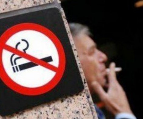 Штраф до 1500 рублей: россиянам запретят курить возле подъездов