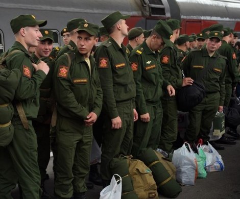 Служить, нельзя откосить: россиянам ужесточают правила призыва