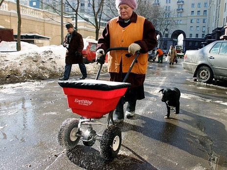 Собянин отравил Москву реагентами
