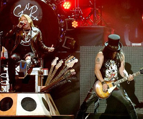 Солист Guns'n'Roses выступает с AC DC Солист Guns'n'Roses выступает с AC DC