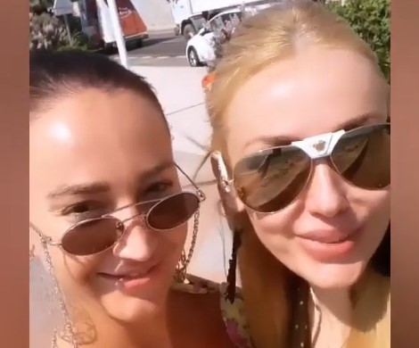 Бузова в неприглядном виде развлекалась с девушкой на камеру
