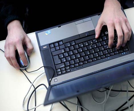 США обещают 3 млн долларов за информацию о российском хакере  