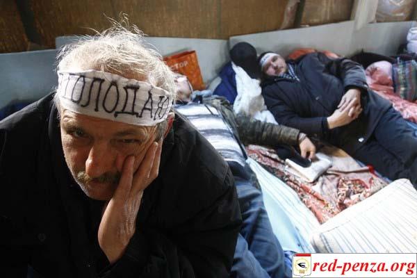 Строители домов для погорельцев объявили голодовку из-за невыплаты зарплат