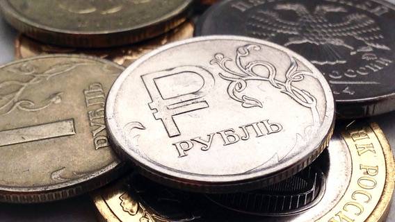Те, кто инвестируют в рубли, принимают на себя все рублевые риски