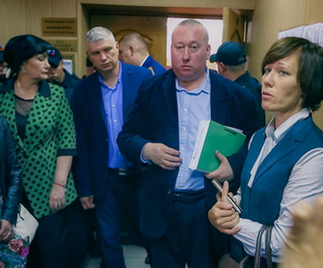 Теряющего сознание Карамзина арестовали еще на три месяца