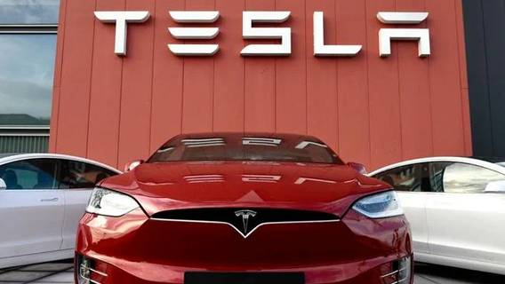 Tesla впервые завершила год с чистой прибылью