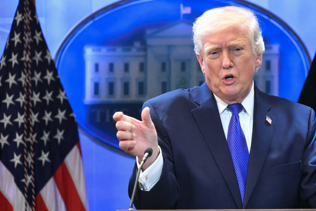 Трамп повышает мировые пошлины до 15 процентов в ответ на решение суда